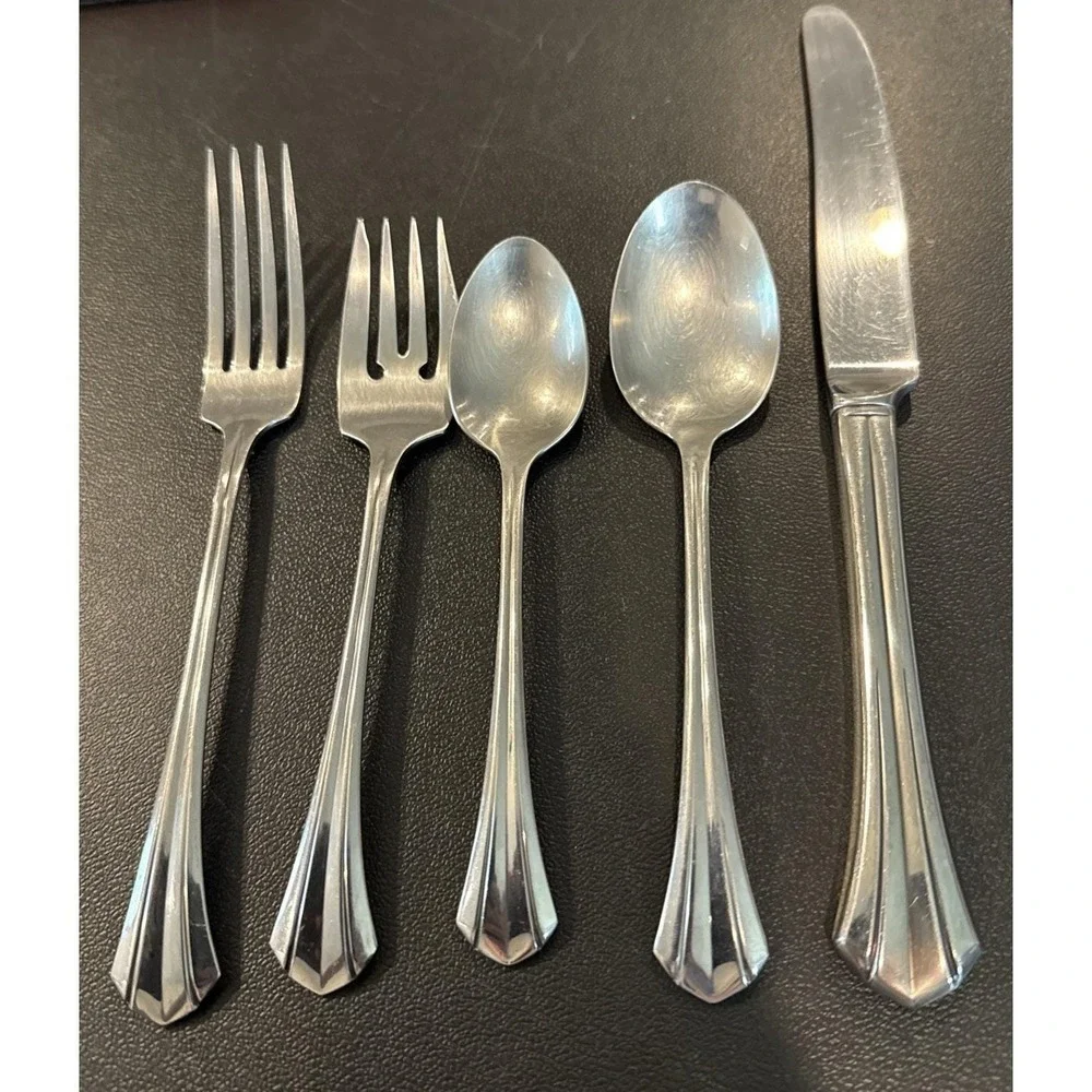 Oneida Deluxe Rushmore 5 Pieces 1 Place Setting Stainless Steel Silverware
